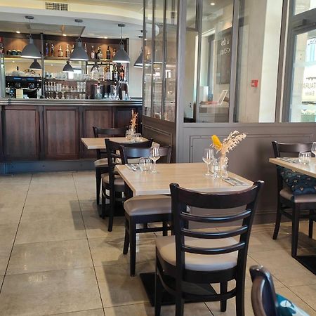 Hotel Le Pont Neuf Сент-Африк Екстериор снимка